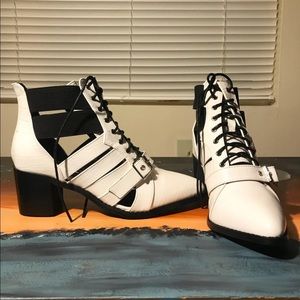 Quartz Wanderlustin Cut Out Boots